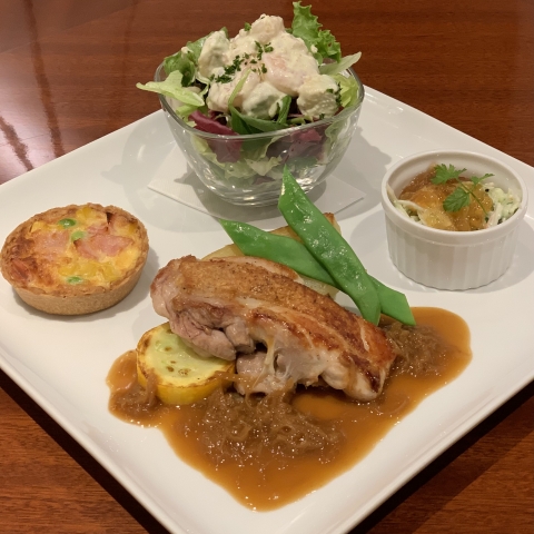 8月の土・日・祝日のランチ