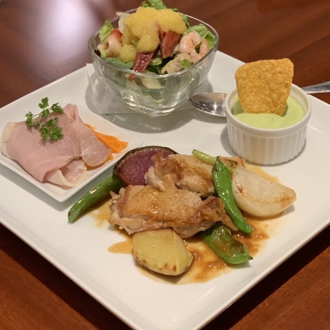 6月の土・日・祝日のランチ