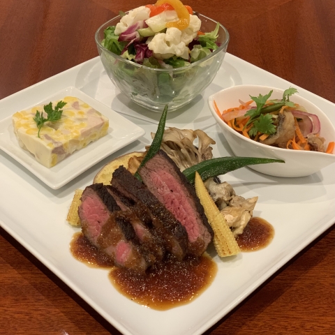 8月の土•日•祝日のランチ