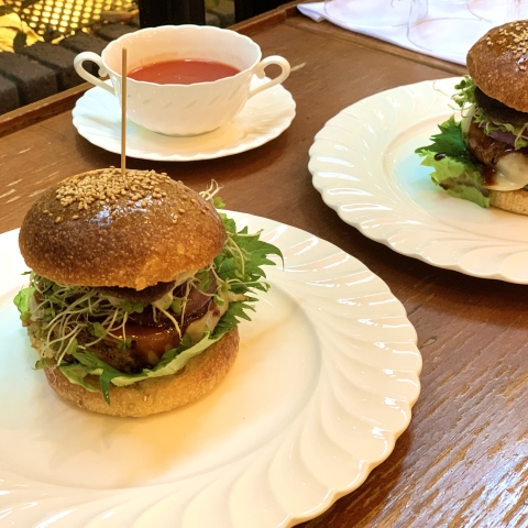 体に優しい！完全菜食バーガーセット