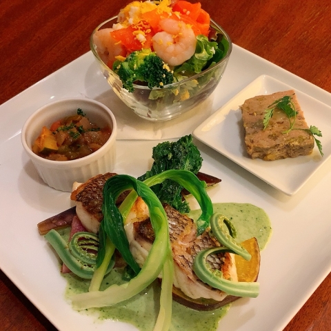 4月の土・日・祝日のランチ